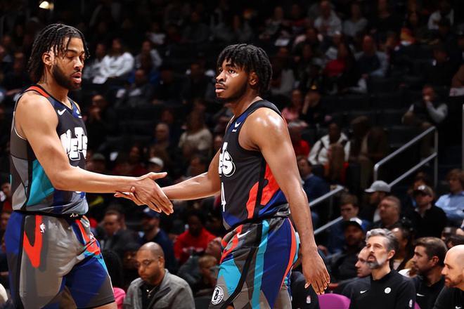 篮网队新星表现抢眼，助球队逆转战局