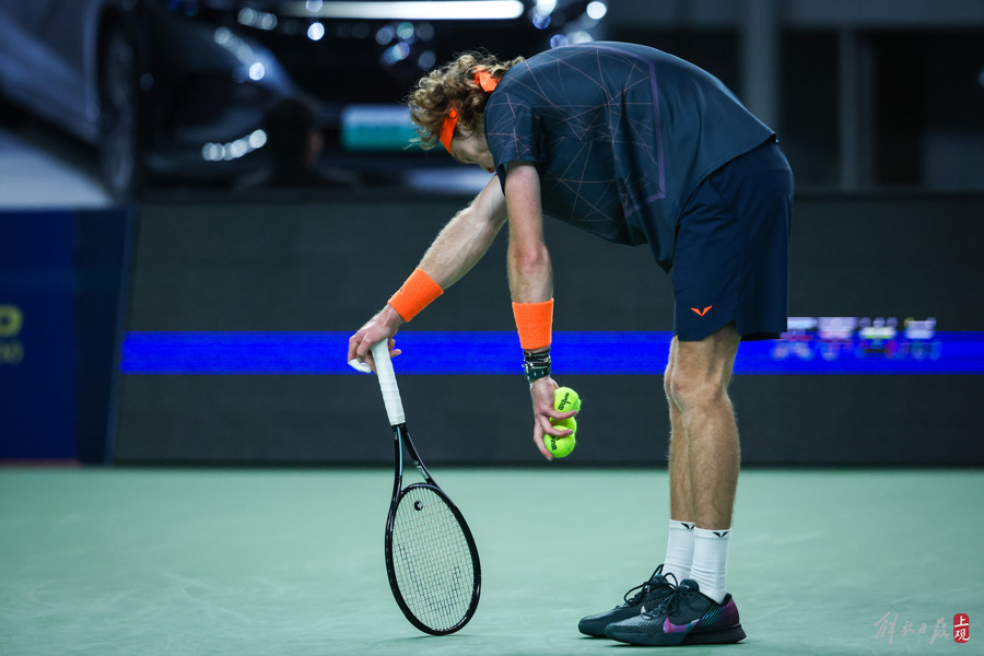 法国网球队险胜西班牙网球队，费德勒爆发神勇的简单介绍